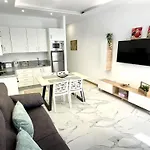 5 Island Village With Wi Fi And Pool Адехе